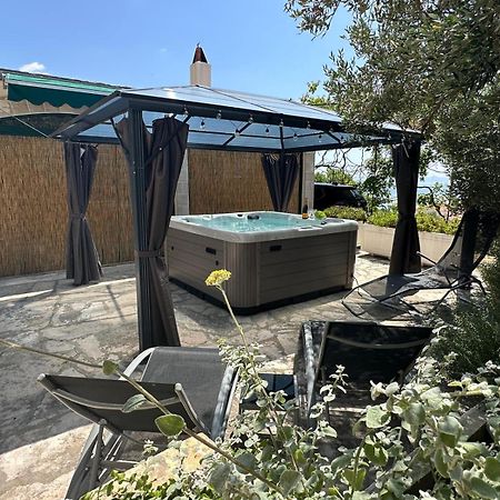 Vacation House Marin With Jacuzzi - Bol, Brac Esterno foto