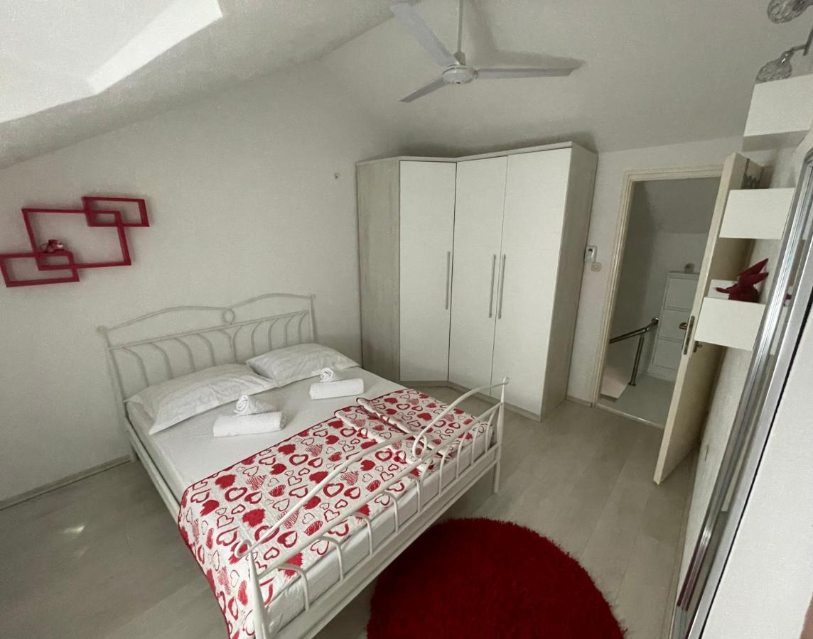 Vacation House Marin With Jacuzzi - Bol, Brac Esterno foto
