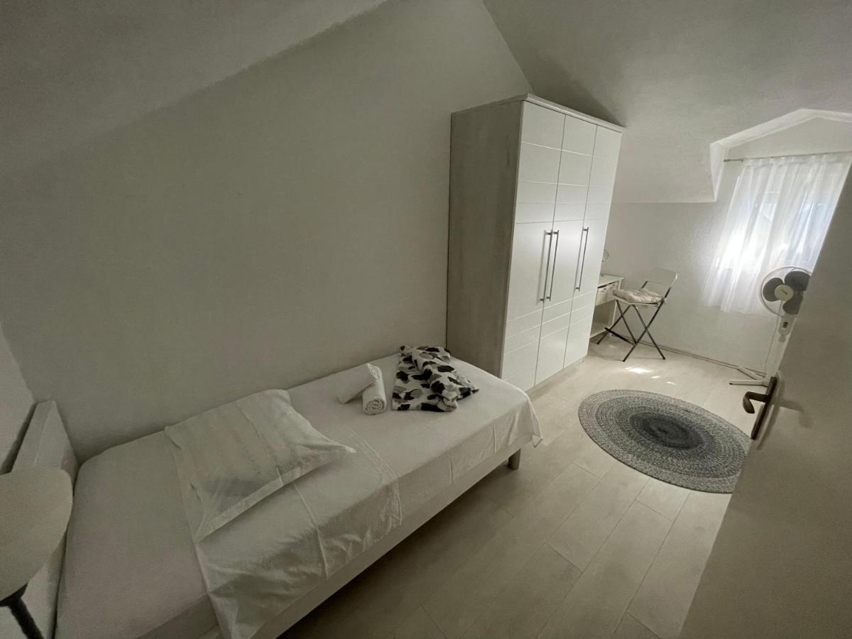 Vacation House Marin With Jacuzzi - Bol, Brac Esterno foto