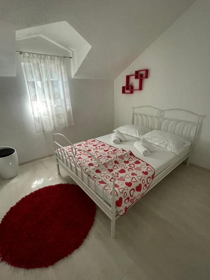 Vacation House Marin With Jacuzzi - Bol, Brac Esterno foto
