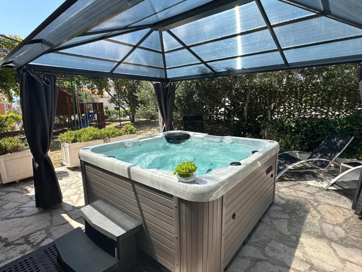 Vacation House Marin With Jacuzzi - Bol, Brac Esterno foto