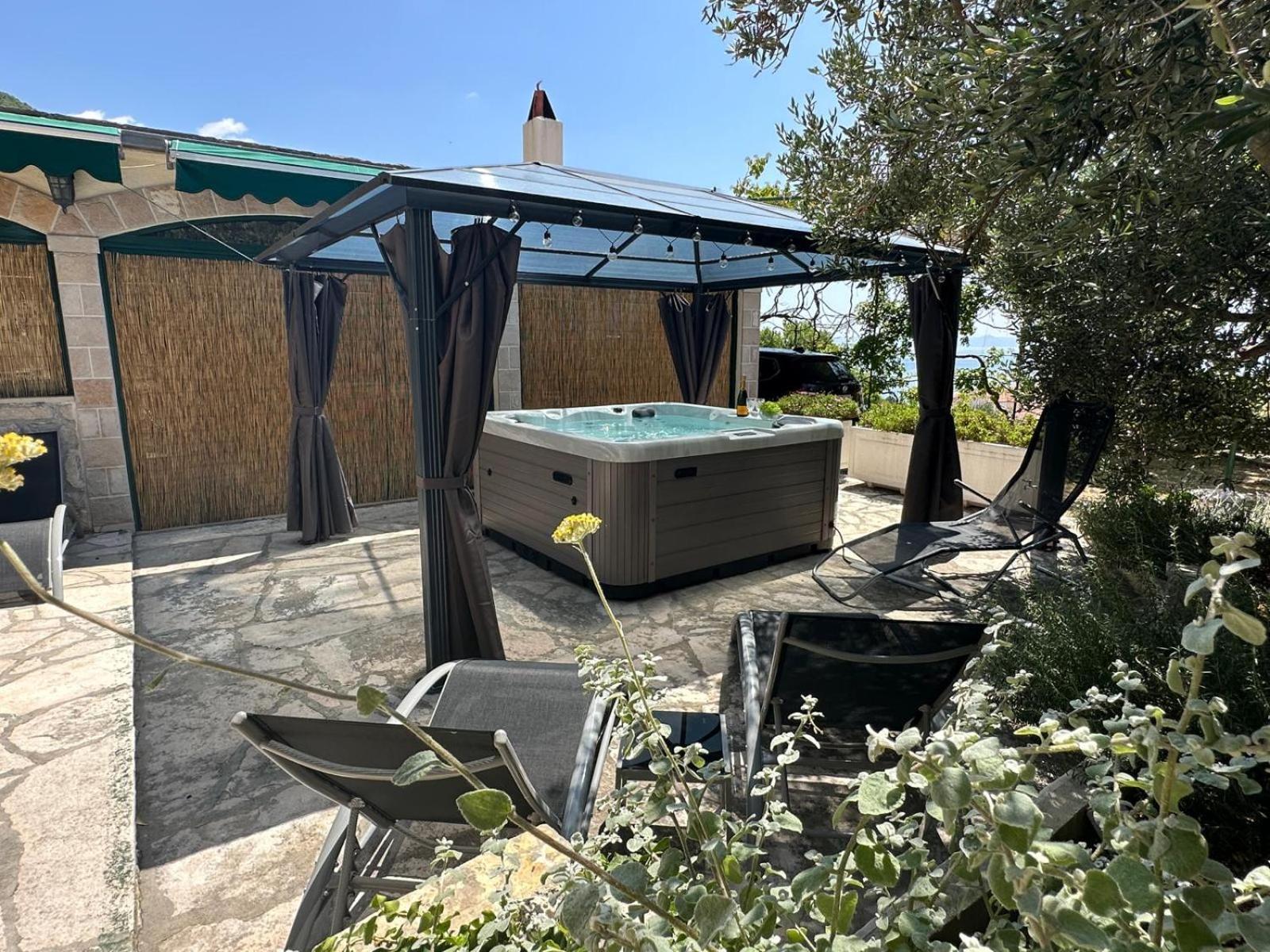 Vacation House Marin With Jacuzzi - Bol, Brac Esterno foto