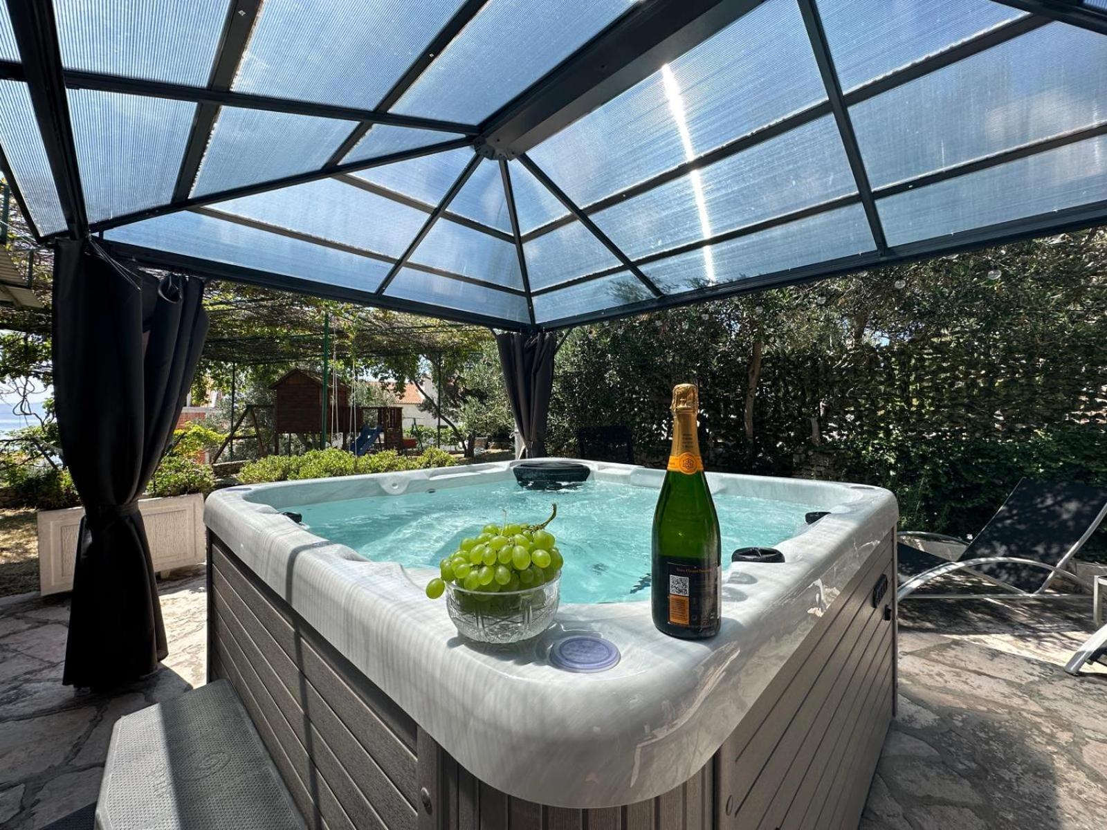 Vacation House Marin With Jacuzzi - Bol, Brac Esterno foto